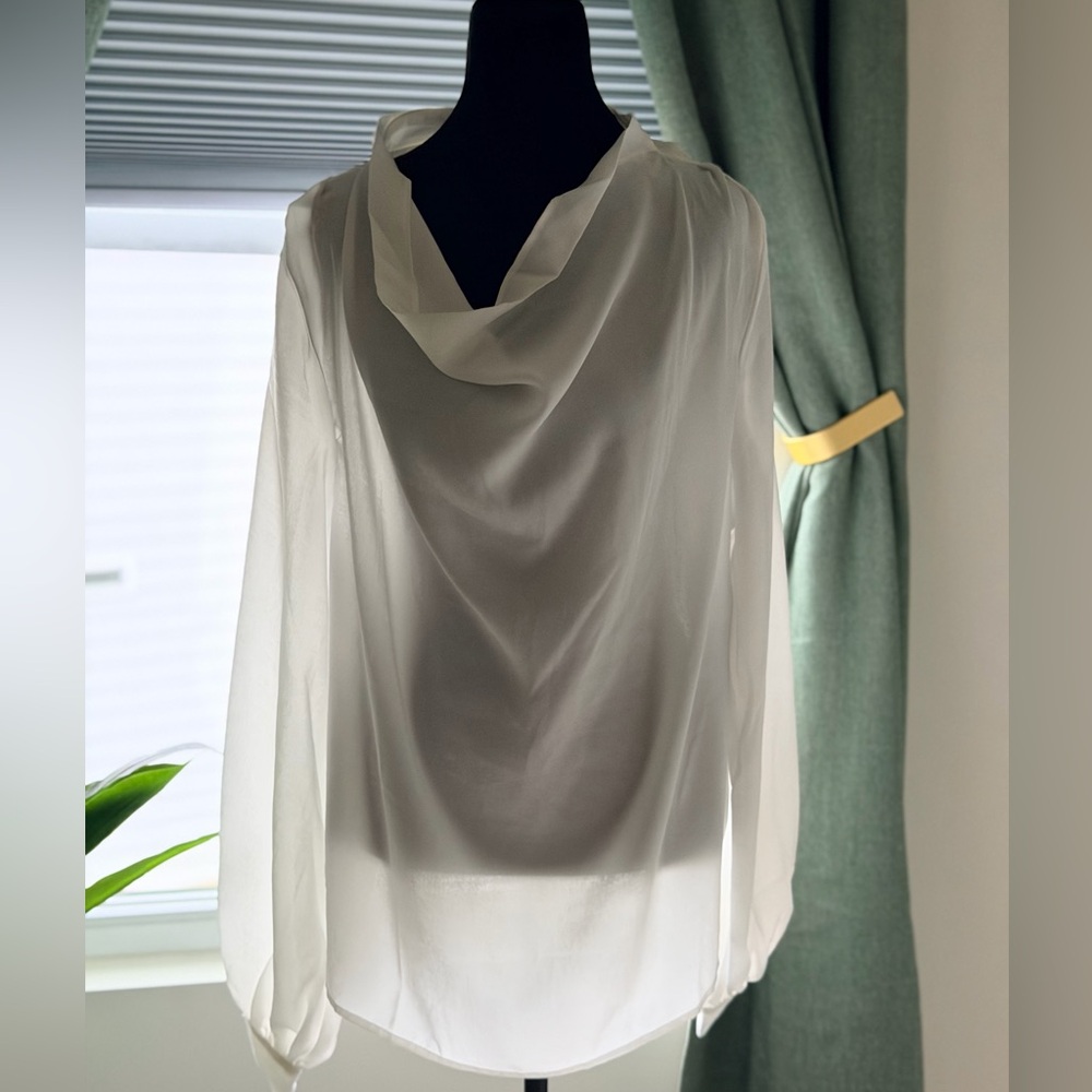NWT Women’s Aura Top